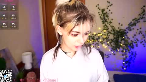 Snapshot of liliandaniels chatting on December 20, 2025, 8:32 am Lilian online show from December 20, 2025, 8:32 am