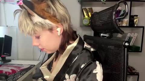 Lilian online show from February 13, 2026, 7:26 am