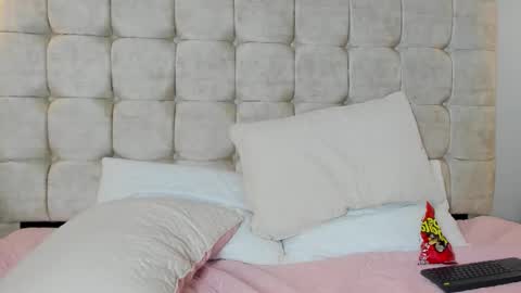 Snapshot of lilie_petite chatting on December 3, 2025, 11:25 pm Lilie online show from December 3, 2025, 11:25 pm