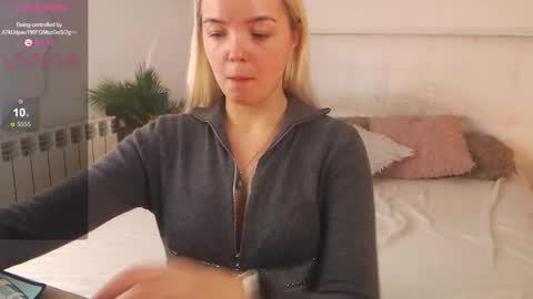 Snapshot of lilieanori chatting on February 24, 2025, 5:20 pm Lilie online show from February 24, 2025, 5:20 pm