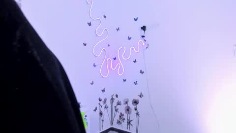 Lilie  online show from November 28, 2025, 10:56 pm