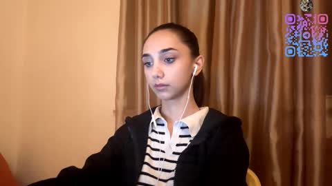 Snapshot of lilihalvorsen chatting on October 15, 2025, 10:21 pm Lina online show from October 15, 2025, 10:21 pm