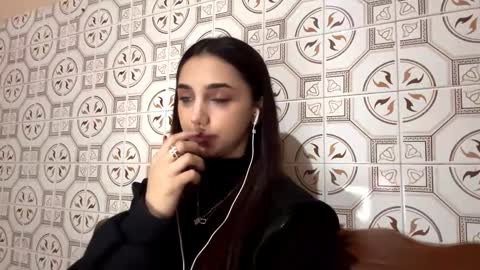 Snapshot of lilihalvorsen chatting on November 6, 2025, 10:10 pm Lina online show from November 6, 2025, 10:10 pm