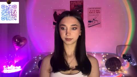 Lina online show from April 19, 2026, 10:23 pm