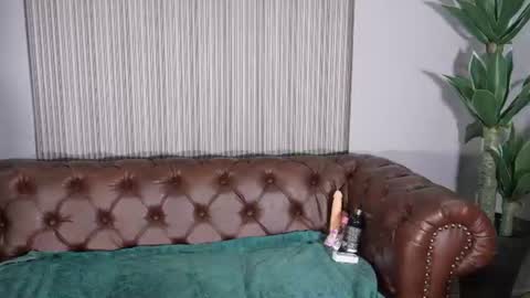 lilii peach online show from June 30, 2026, 12:11 am