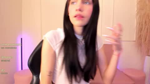 Lilly online show from November 21, 2025, 12:15 pm