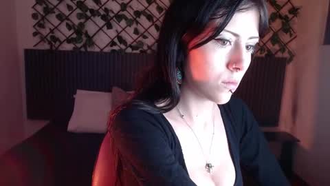 Lilith Patton  online show from April 19, 2026, 1:10 pm