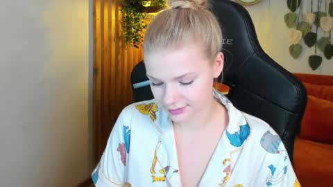 lilitrosen online show from October 21, 2025, 6:08 pm