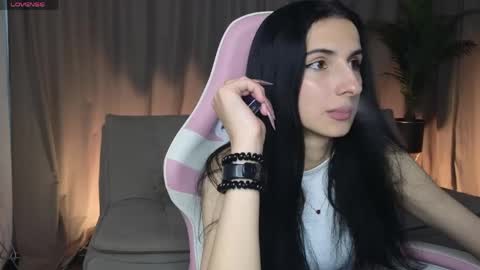 lilivanilli online show from May 15, 2026, 1:29 pm