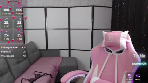 Lillian online show from February 26, 2025, 12:25 pm