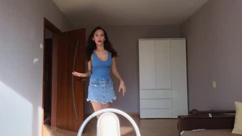 Lillian online show from October 5, 2025, 5:17 am