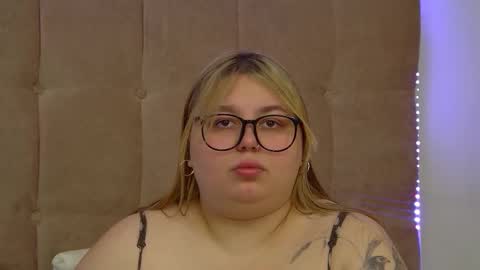 Snapshot of lillianhaig chatting on November 26, 2025, 7:04 pm LillianHaig online show from November 26, 2025, 7:04 pm