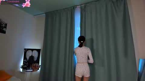 Snapshot of lillianperrys chatting on February 26, 2026, 1:54 pm Lily online show from February 26, 2026, 1:54 pm