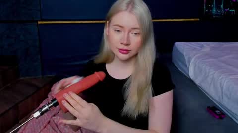 lillie_berry online show from March 17, 2026, 4:50 am