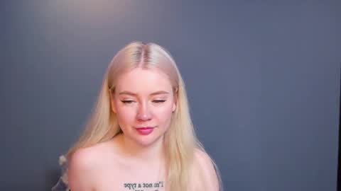 lillie_berry online show from April 14, 2026, 5:35 am