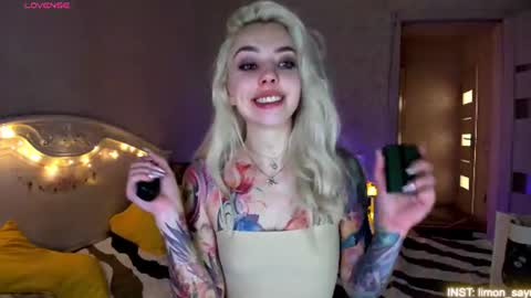 Snapshot of lillimooore chatting on July 2, 2026, 11:22 pm LilliMoore online show from July 2, 2026, 11:22 pm