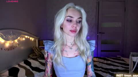 Snapshot of lillimooore chatting on July 19, 2026, 10:57 pm LilliMoore online show from July 19, 2026, 10:57 pm