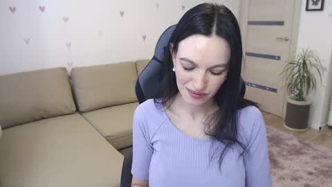 Snapshot of lilliyves chatting on April 6, 2026, 11:11 am lilliyves online show from April 6, 2026, 11:11 am