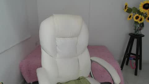 Snapshot of lilly_milf chatting on November 17, 2025, 1:17 pm Lilly online show from November 17, 2025, 1:17 pm