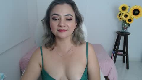Snapshot of lilly_milf chatting on November 21, 2025, 3:11 pm Lilly online show from November 21, 2025, 3:11 pm