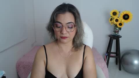 Snapshot of lilly_milf chatting on November 30, 2025, 1:59 pm Lilly online show from November 30, 2025, 1:59 pm