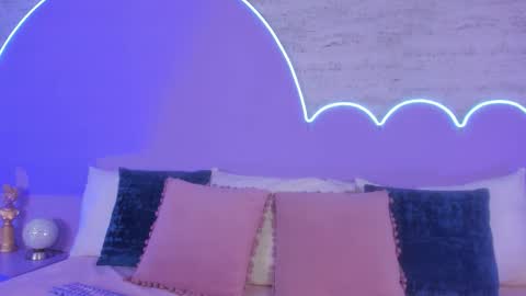 Lilou online show from November 11, 2025, 12:16 pm