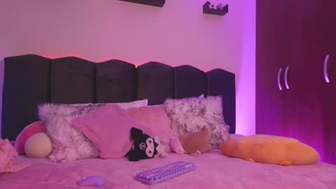 Lilou online show from February 24, 2026, 11:52 am