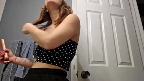 Snapshot of lilsirens11ut chatting on December 15, 2025, 6:23 pm lilsirens11ut online show from December 15, 2025, 6:23 pm