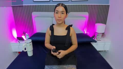  lily  online show from October 9, 2025, 3:04 am