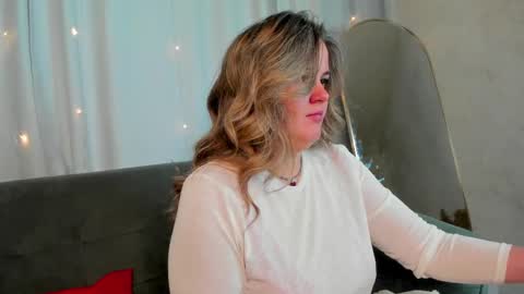Snapshot of lily_bel chatting on May 19, 2026, 1:11 am Lily online show from May 19, 2026, 1:11 am