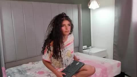 lily_cherry0 online show from March 8, 2025, 4:39 pm