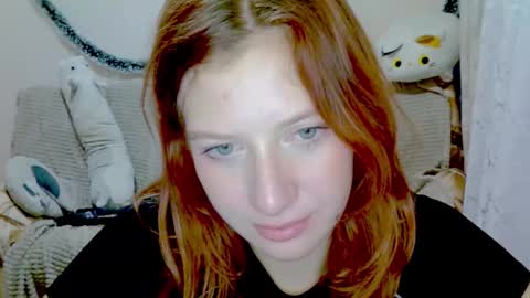 Snapshot of lily_ember chatting on December 17, 2025, 6:58 pm lily_ember online show from December 17, 2025, 6:58 pm