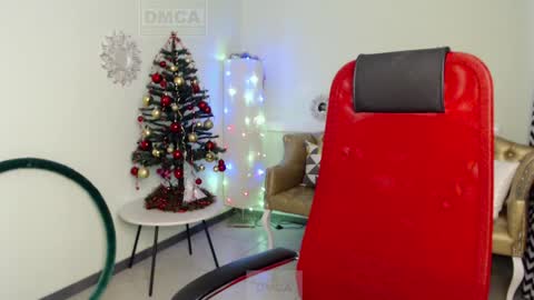 Lily online show from December 17, 2024, 7:18 am