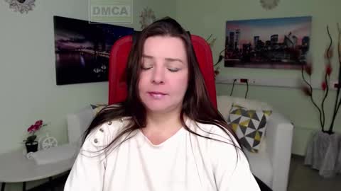 Lily online show from December 14, 2025, 7:25 am