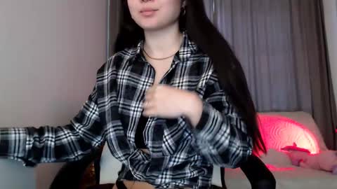 Lily Litle online show from October 30, 2025, 11:22 am