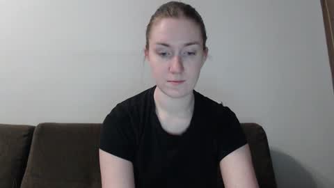 lily_love_x online show from February 6, 2025, 6:51 am