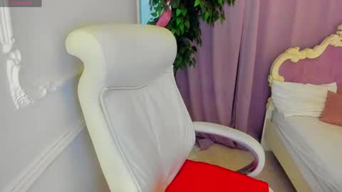 Lily online show from April 25, 2026, 5:54 am