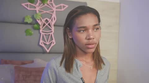 Lily Miiller online show from November 21, 2025, 8:40 pm