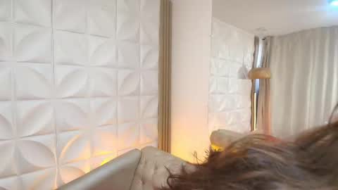 Lily Lauren online show from November 21, 2025, 12:48 pm