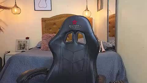 lily_sanderss online show from December 19, 2025, 12:23 pm