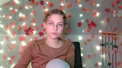 small lily online show from October 9, 2025, 12:03 pm