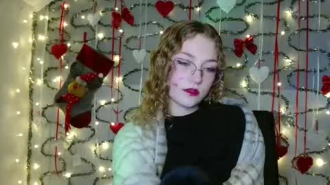 small lily online show from December 2, 2025, 6:25 pm