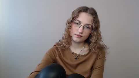 small lily online show from February 27, 2026, 7:08 am