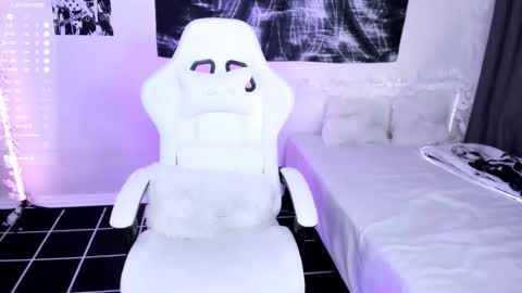 Snapshot of lily_weep chatting on January 12, 2026, 3:01 am Lily online show from January 12, 2026, 3:01 am