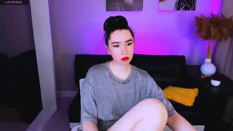 Snapshot of lily_xbaby chatting on July 5, 2026, 7:04 am LILY online show from July 5, 2026, 7:04 am