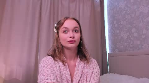lilycoliins online show from July 11, 2026, 10:40 am
