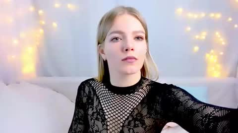lilydavisss online show from February 11, 2026, 3:00 am