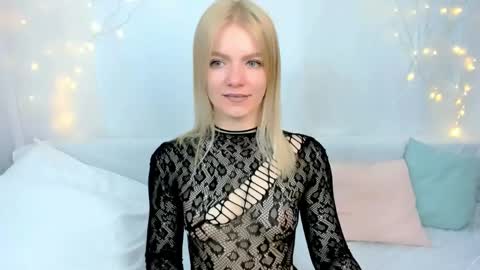 lilydavisss online show from April 1, 2026, 2:23 am