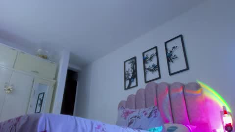 Snapshot of lilydolll chatting on May 4, 2026, 5:47 am Lily online show from May 4, 2026, 5:47 am