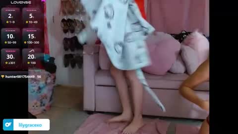 Snapshot of lilygracexoxo chatting on October 1, 2025, 10:16 pm Lily Grace online show from October 1, 2025, 10:16 pm